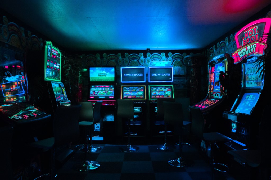 What Does the Convergence of Traditional Gambling and Online Gaming Mean?